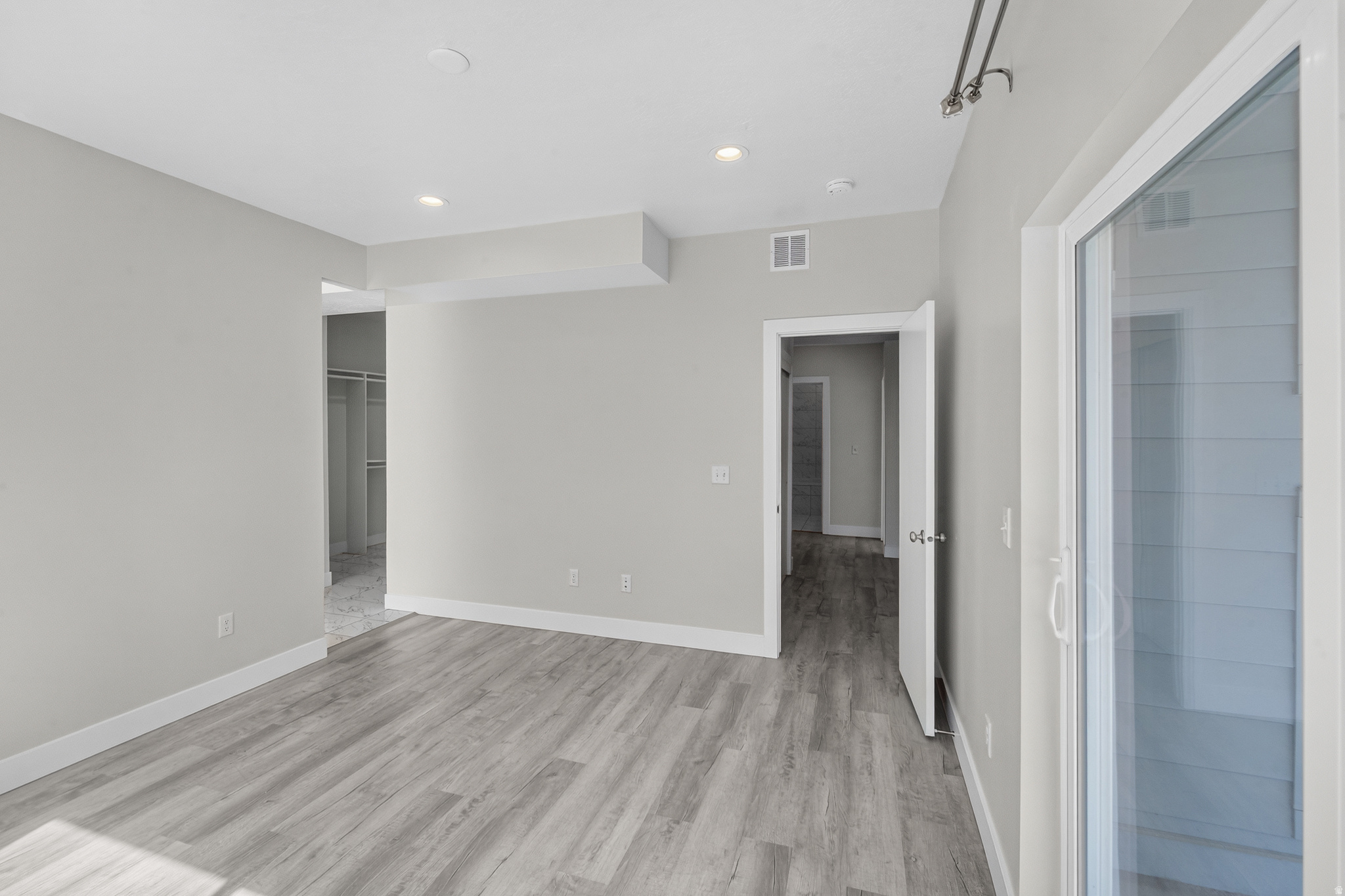 LOFTS ON REDWOOD - Residential