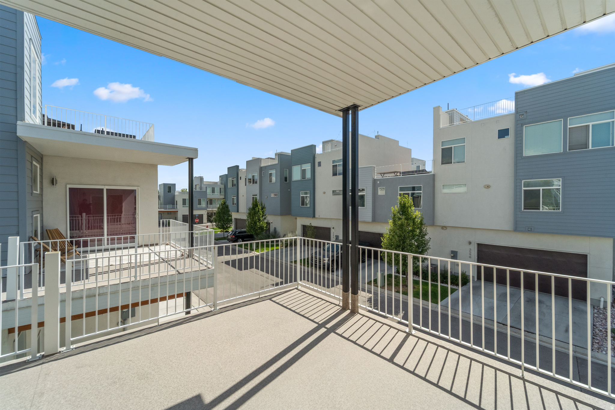 LOFTS ON REDWOOD - Residential