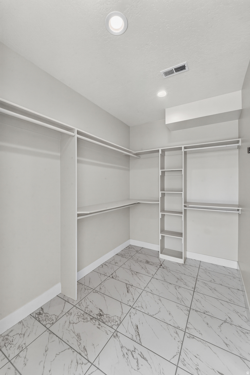 LOFTS ON REDWOOD - Residential