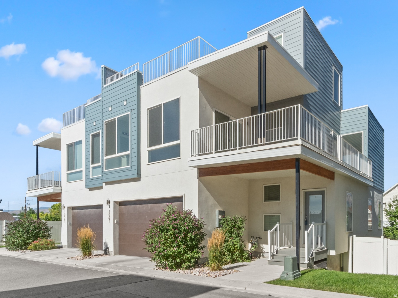 LOFTS ON REDWOOD - Residential