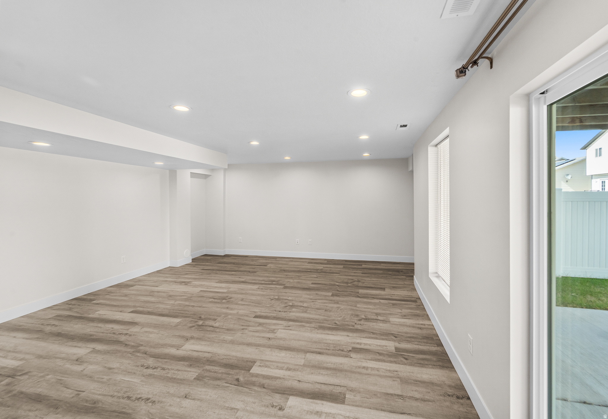 LOFTS ON REDWOOD - Residential