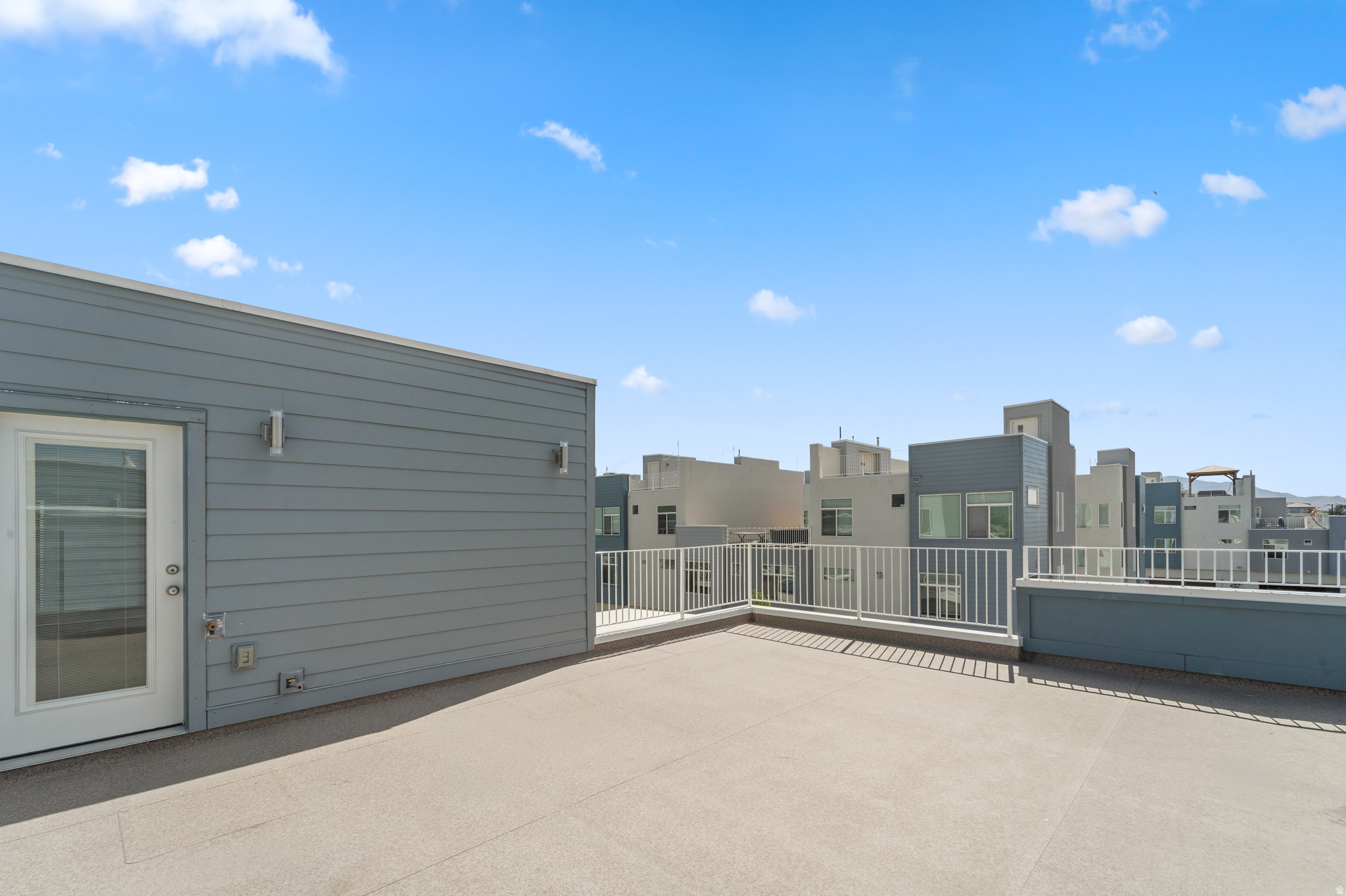 LOFTS ON REDWOOD - Residential