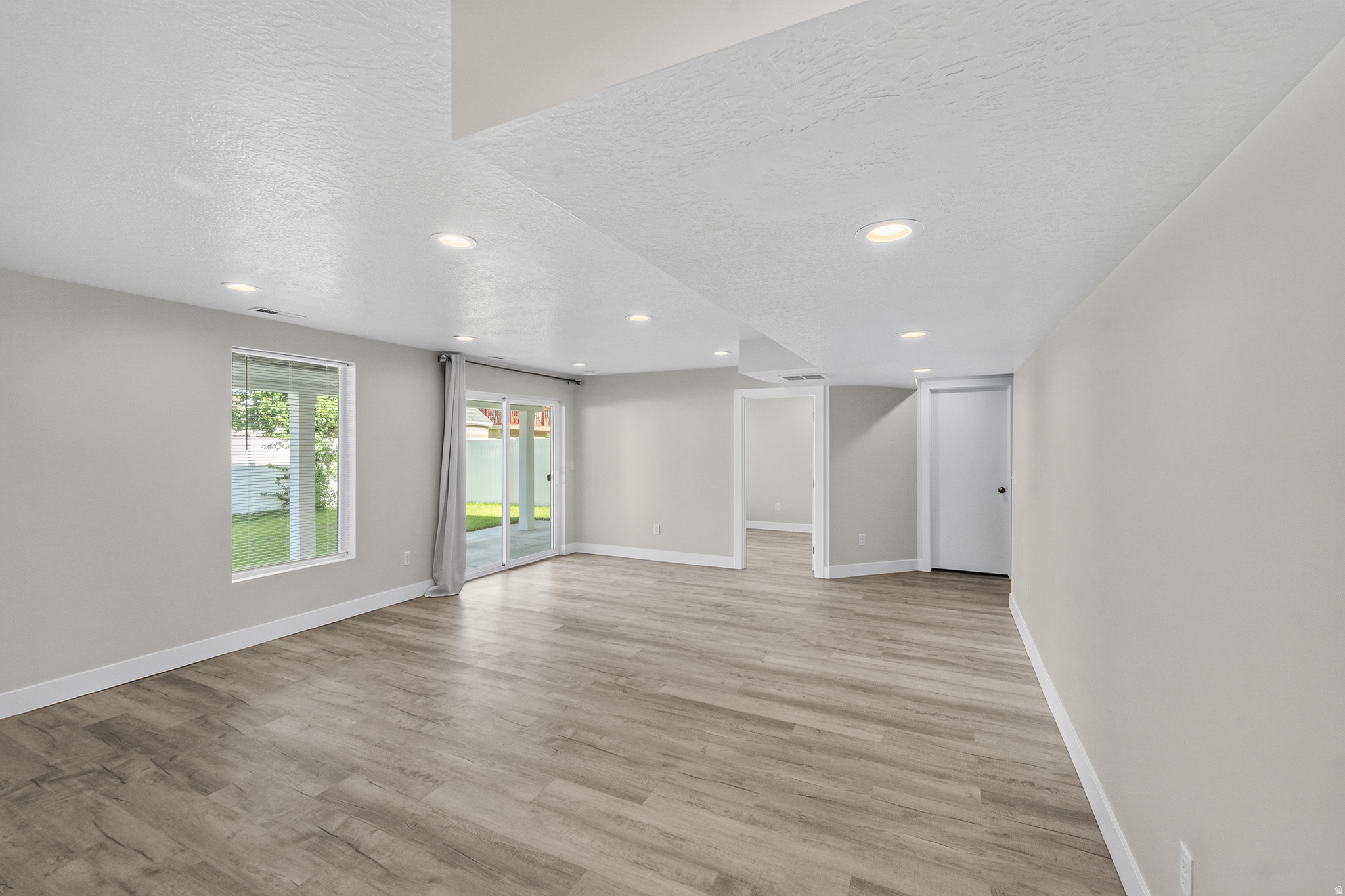 LOFTS ON REDWOOD - Residential