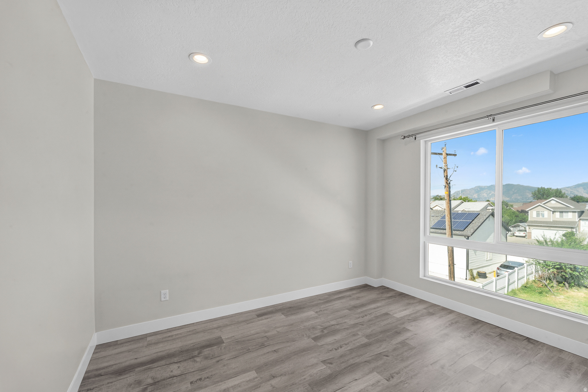 LOFTS ON REDWOOD - Residential