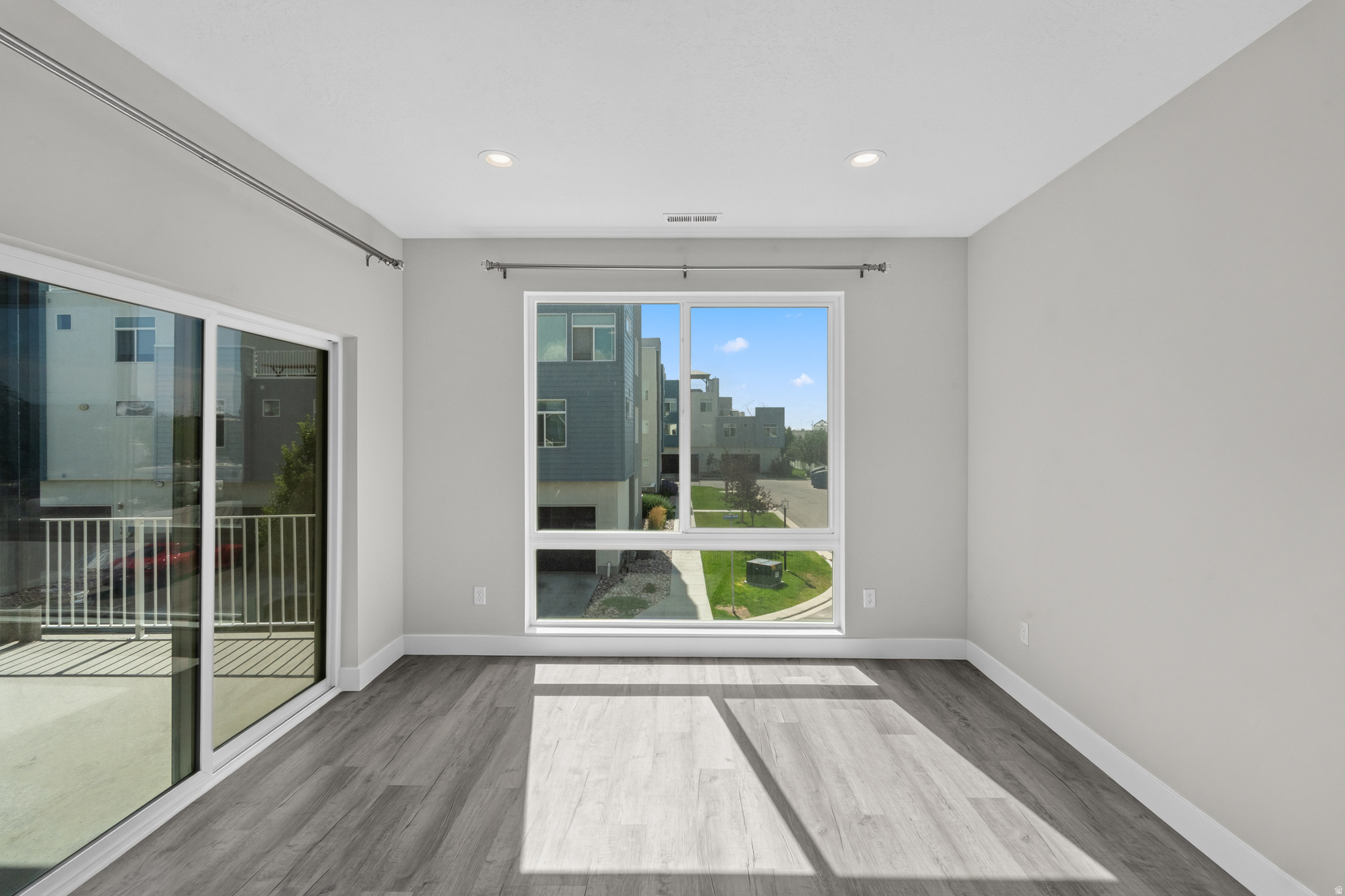 LOFTS ON REDWOOD - Residential