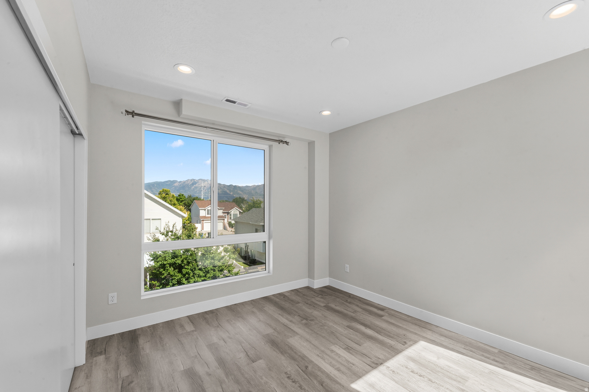 LOFTS ON REDWOOD - Residential