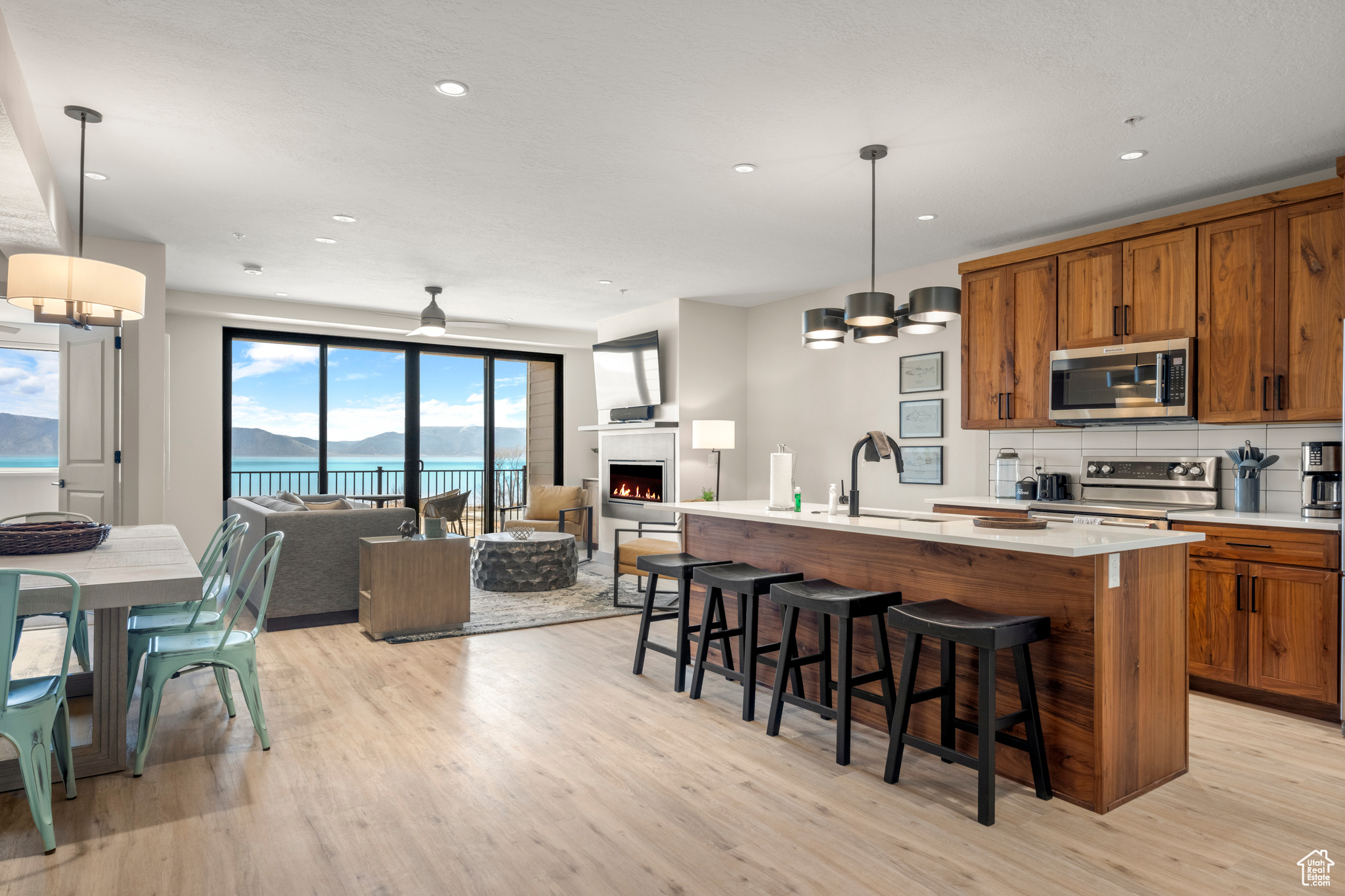 WATERS EDGE - Residential