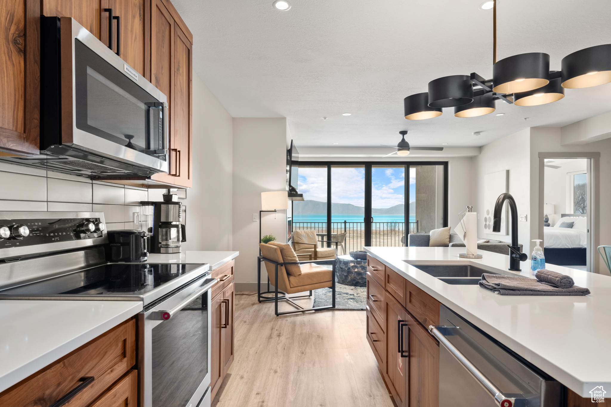 WATERS EDGE - Residential