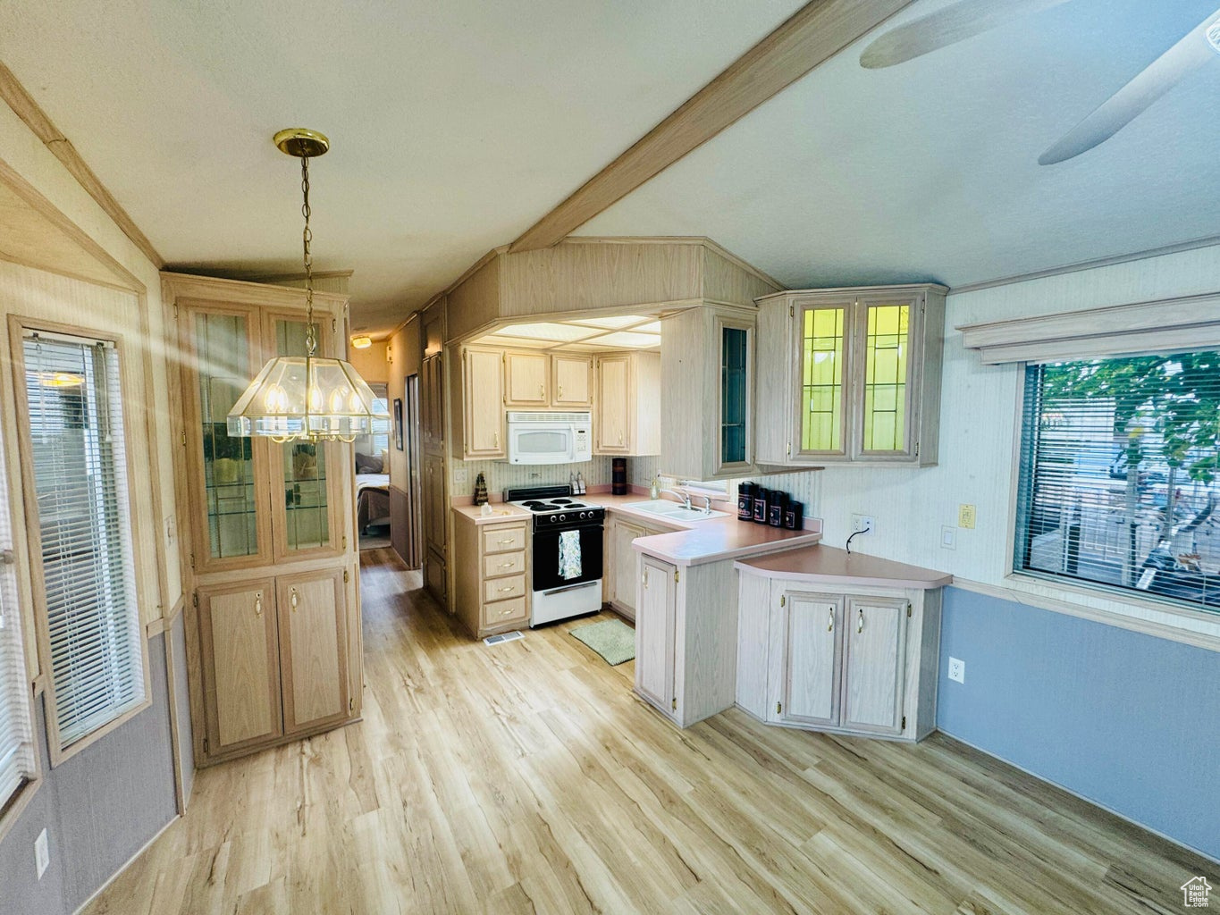 CANYON BREEZE RV RESORT - Residential