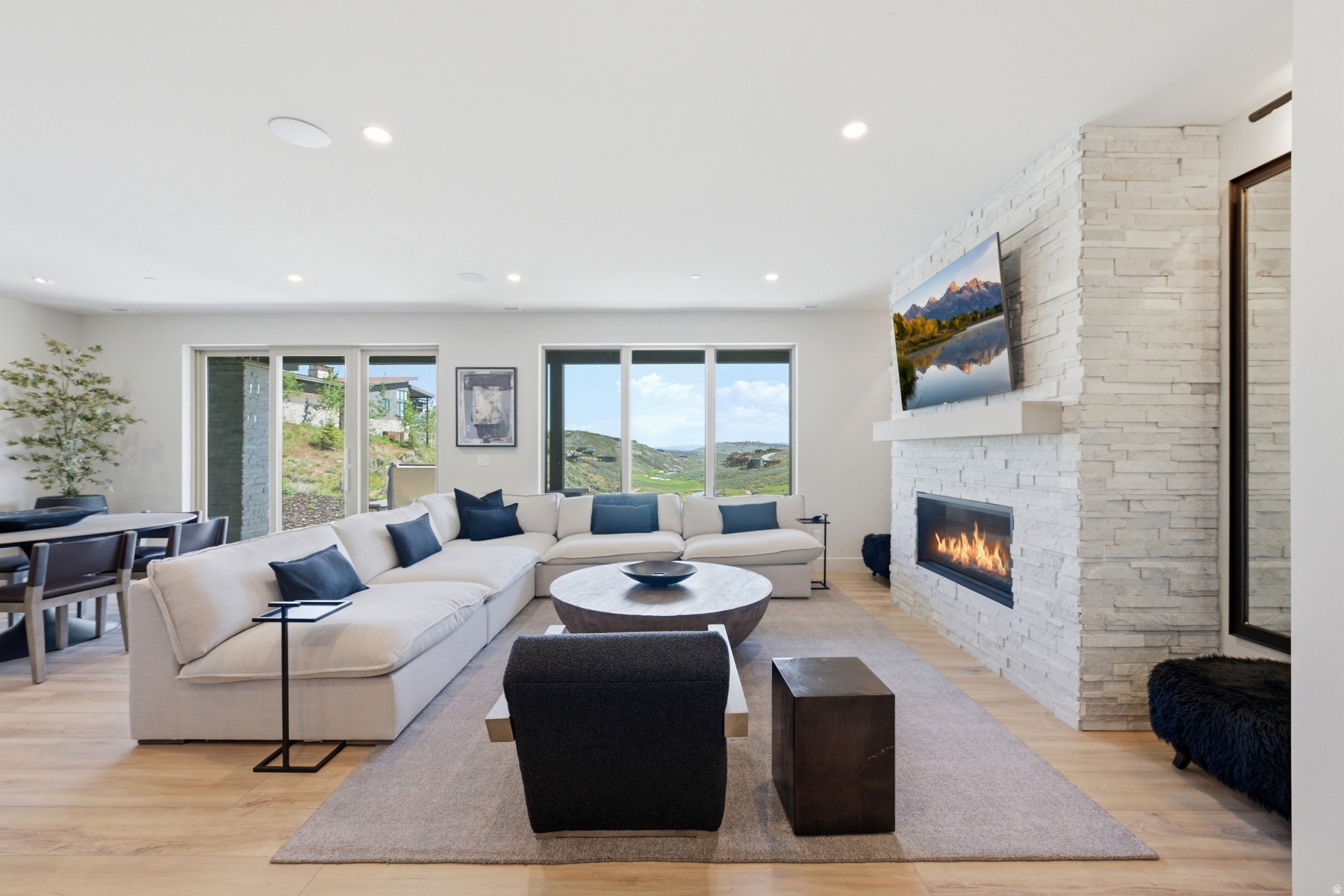 PROMONTORY PAINTED SHORES - Residential