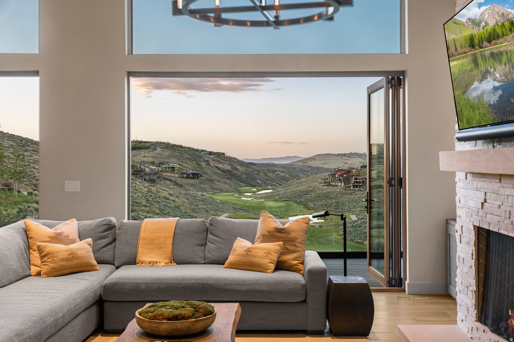 PROMONTORY PAINTED SHORES - Residential