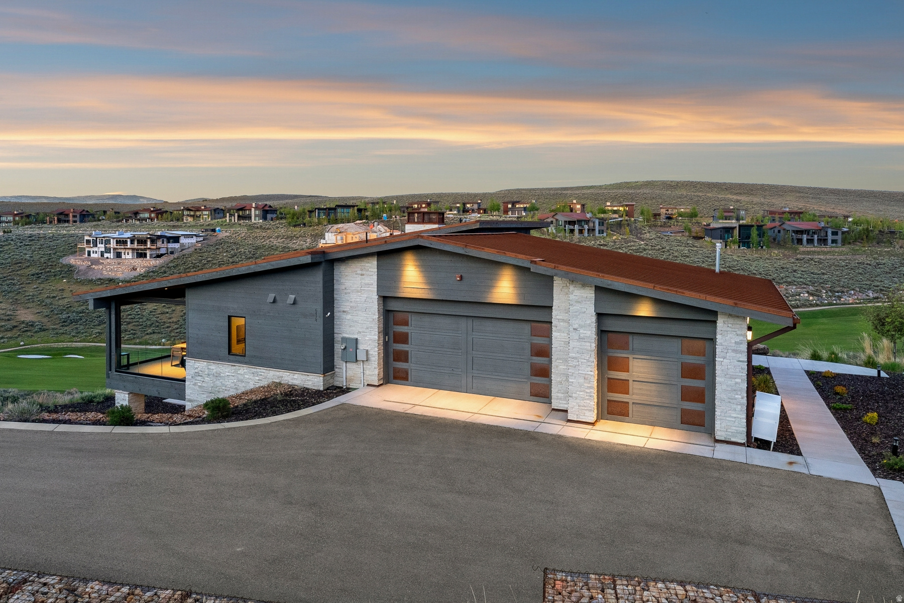 PROMONTORY PAINTED SHORES - Residential