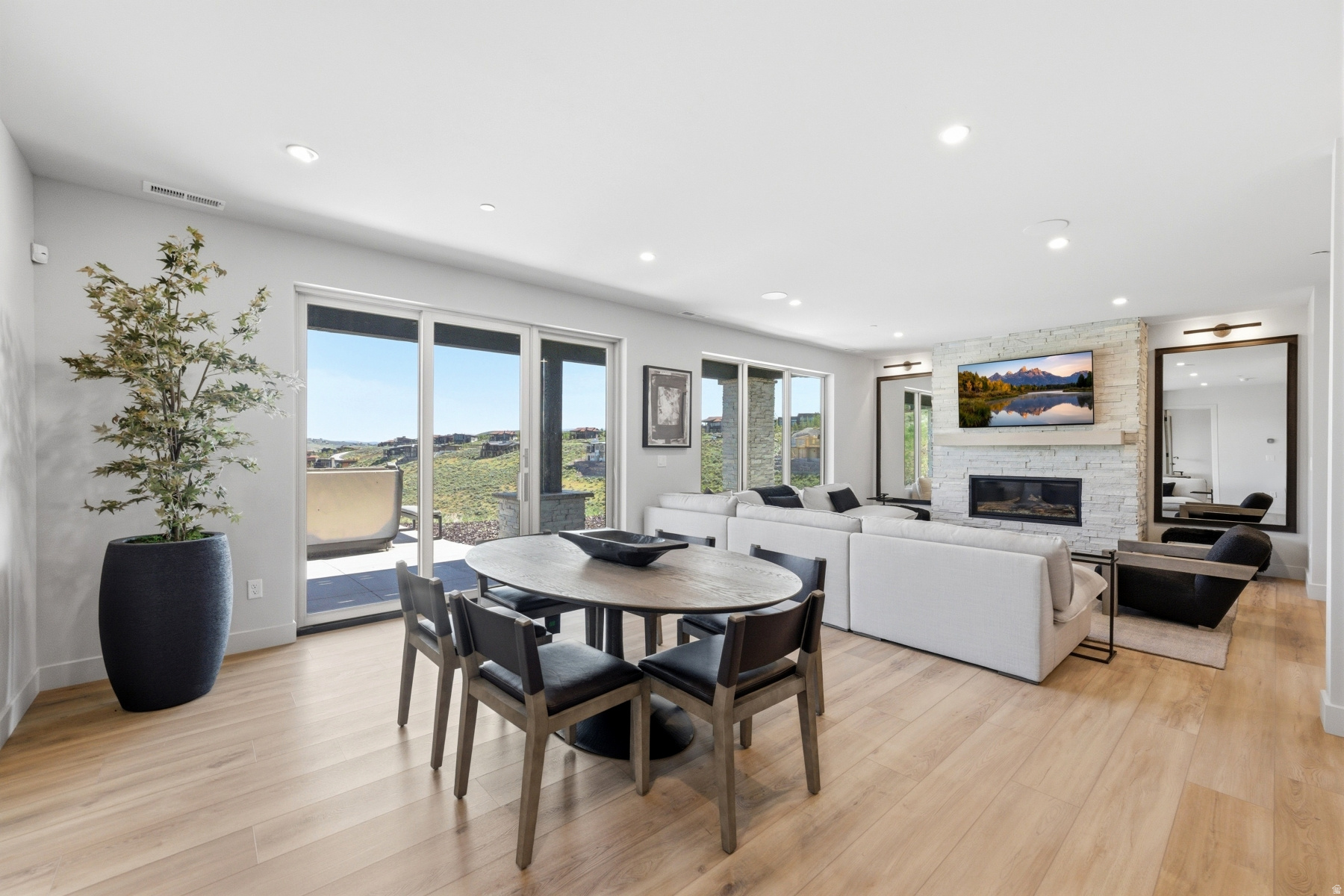 PROMONTORY PAINTED SHORES - Residential