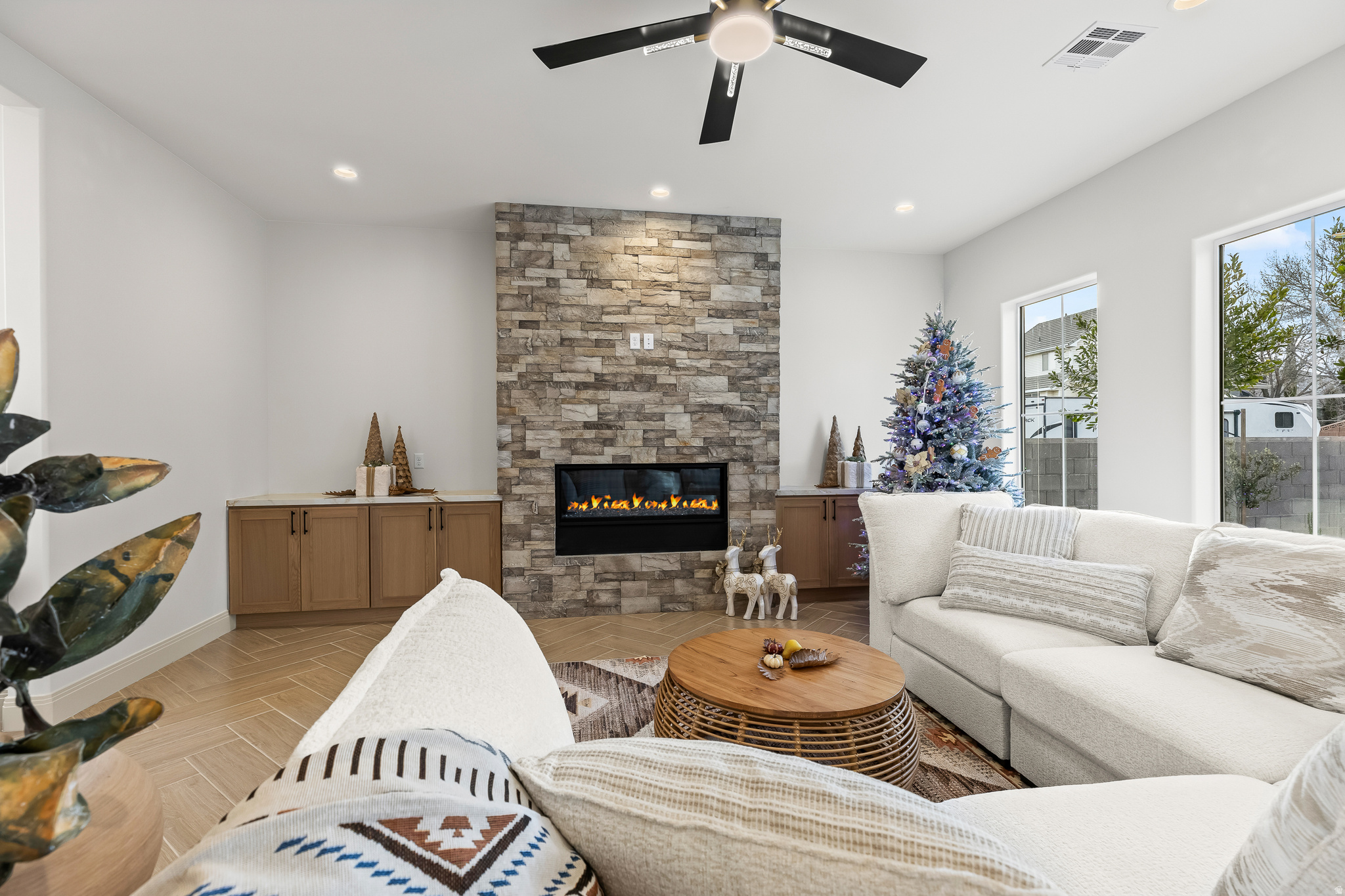 FALON RIDGE - Residential