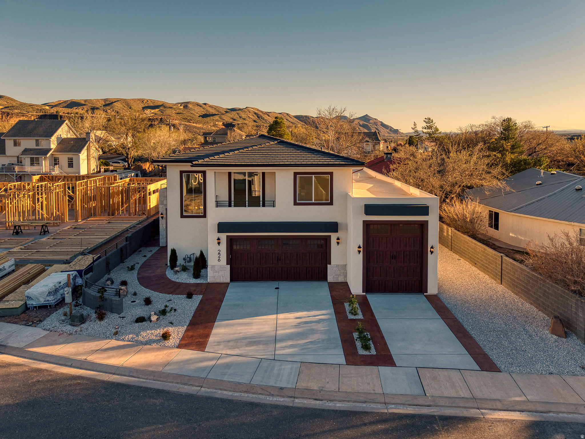 FALON RIDGE - Residential