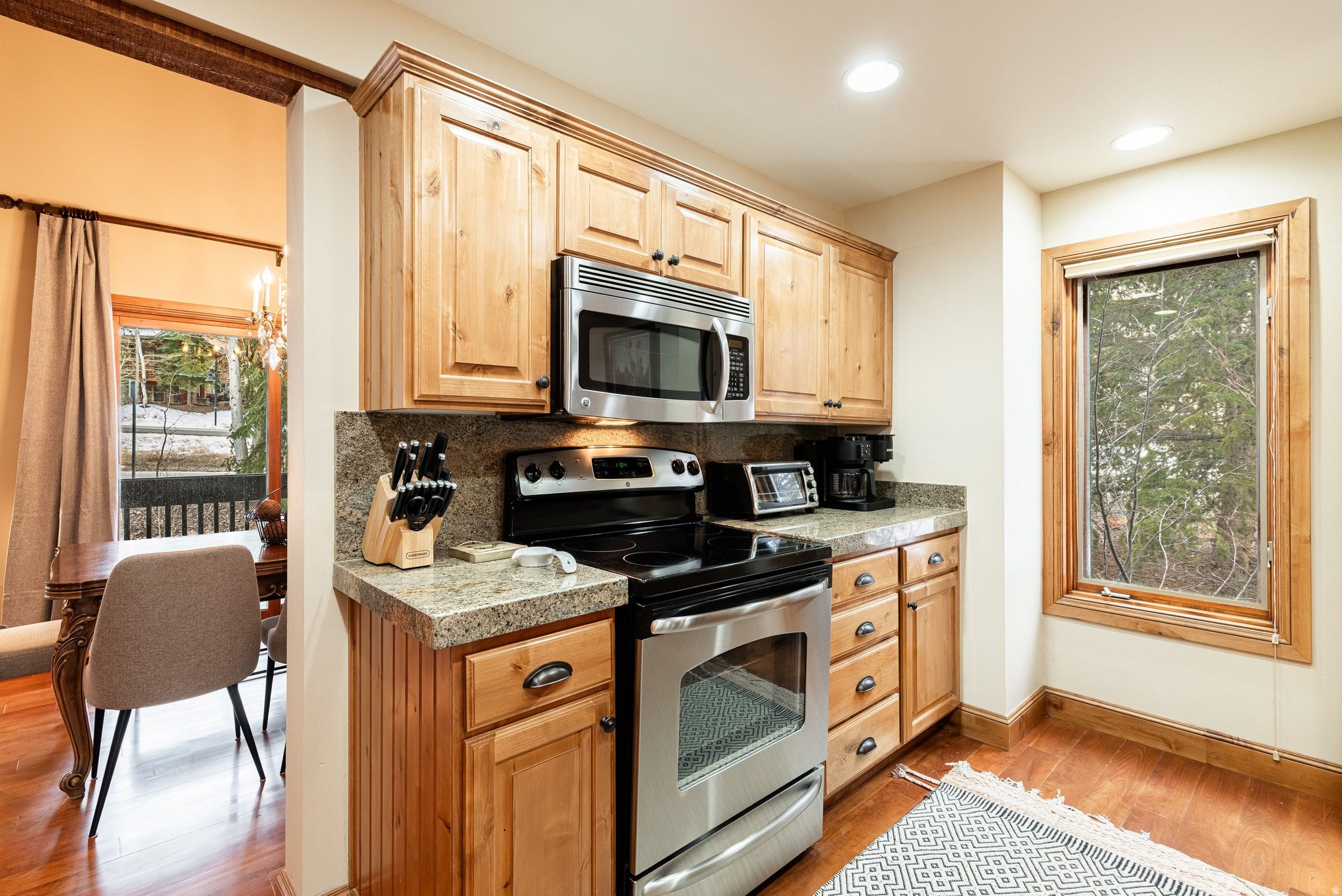 LAKESIDE - Residential Lease