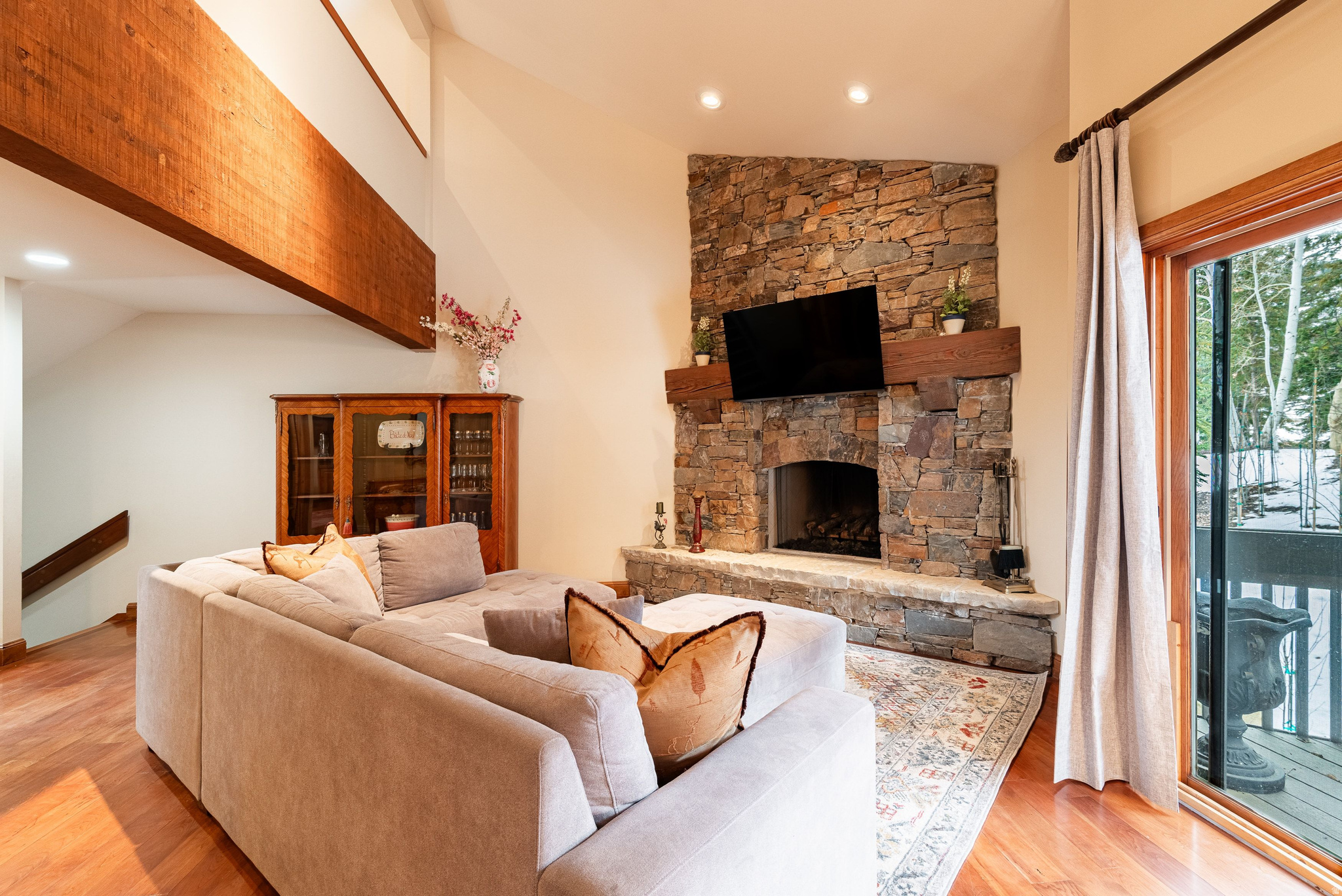 LAKESIDE - Residential Lease