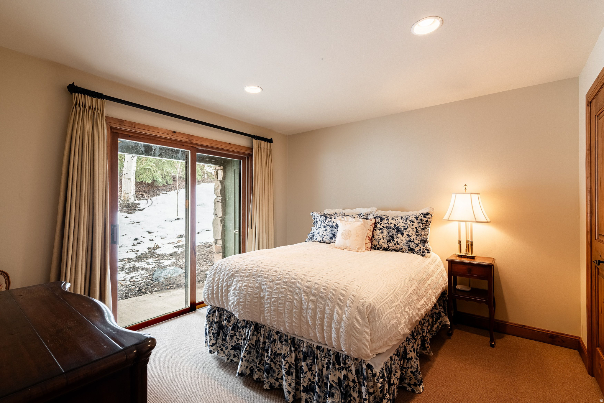 LAKESIDE - Residential Lease