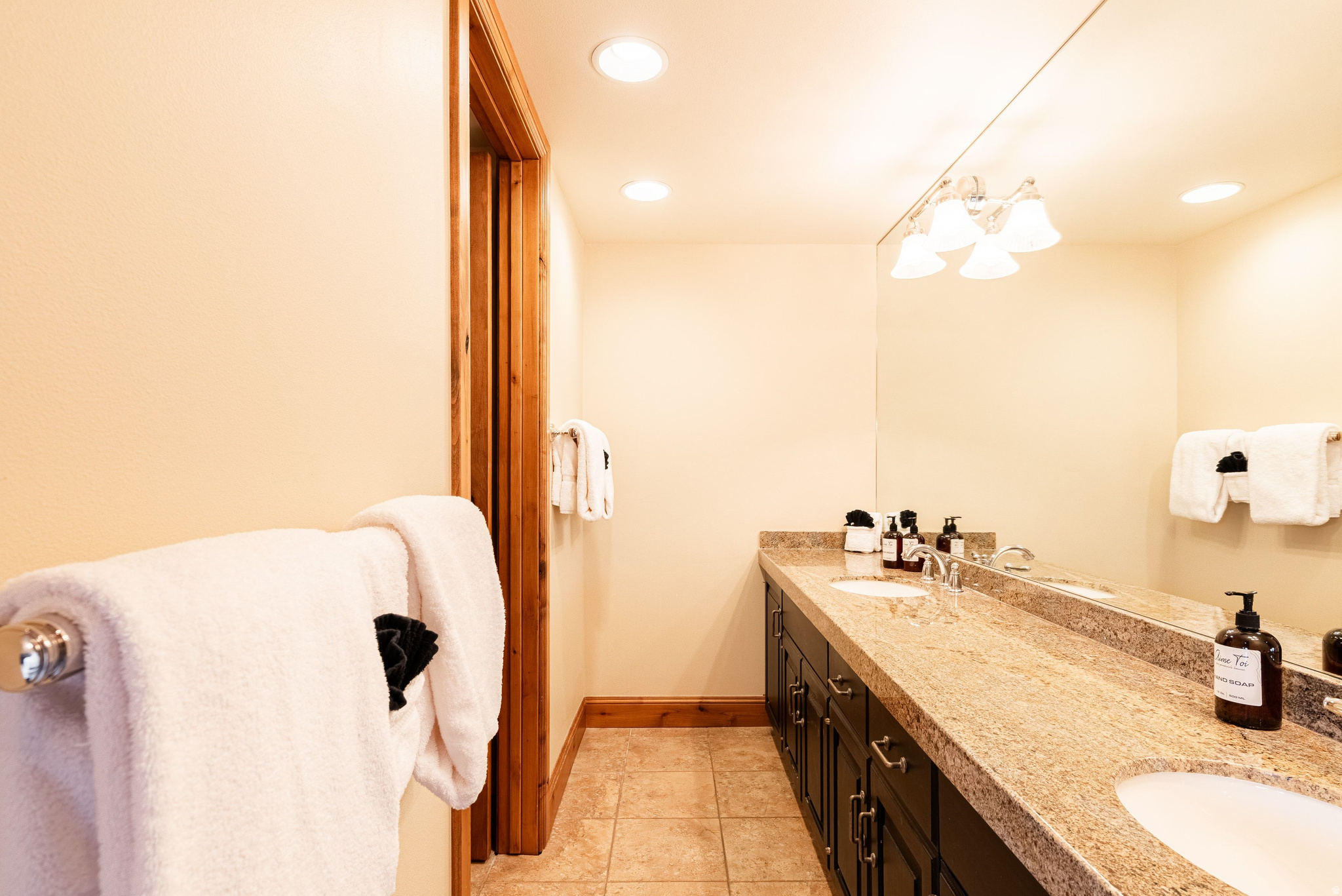 LAKESIDE - Residential Lease