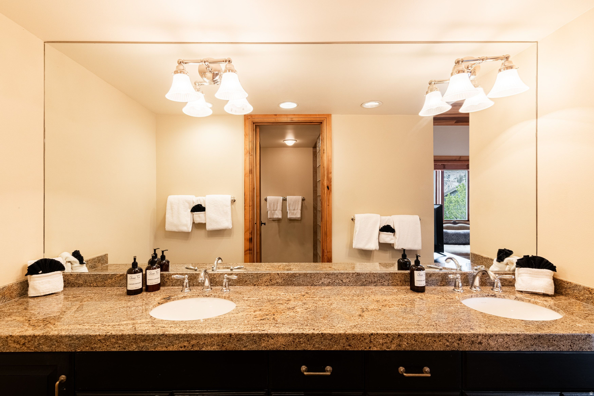 LAKESIDE - Residential Lease