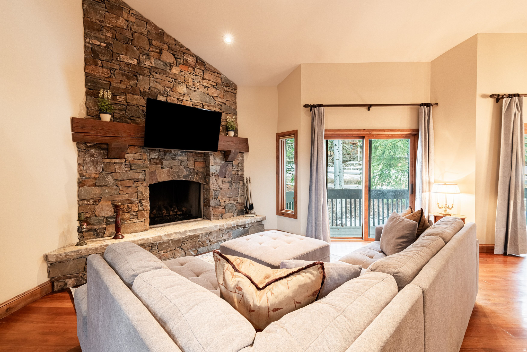 LAKESIDE - Residential Lease