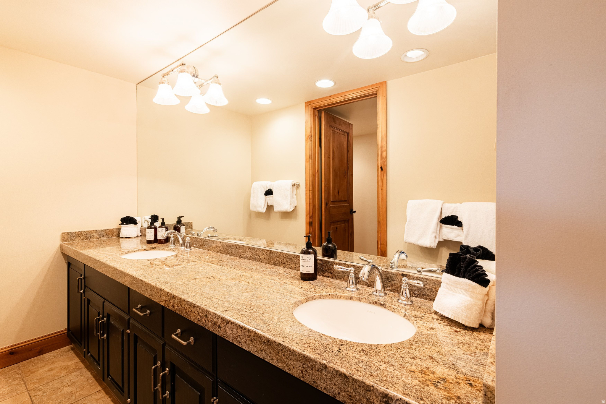 LAKESIDE - Residential Lease