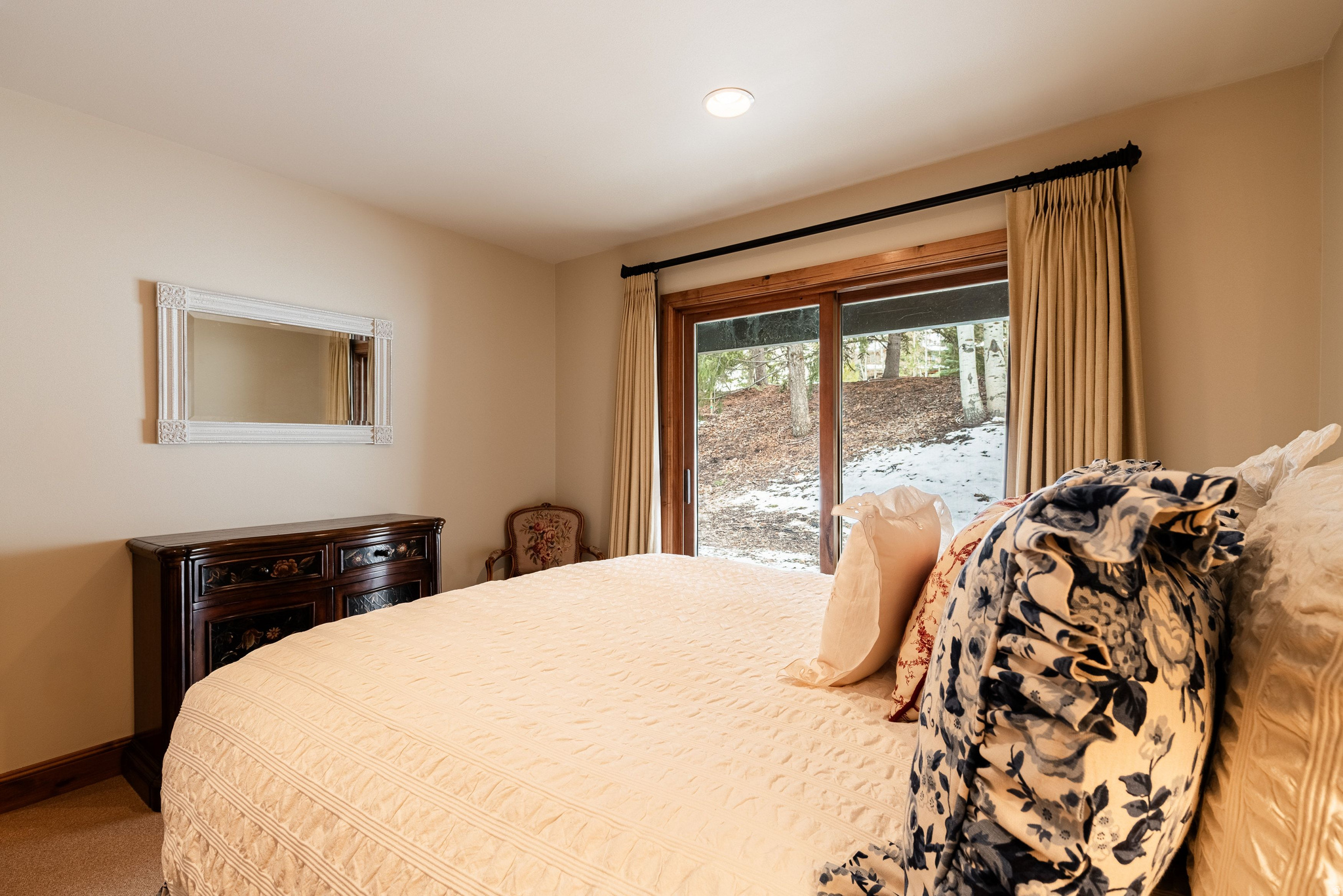 LAKESIDE - Residential Lease