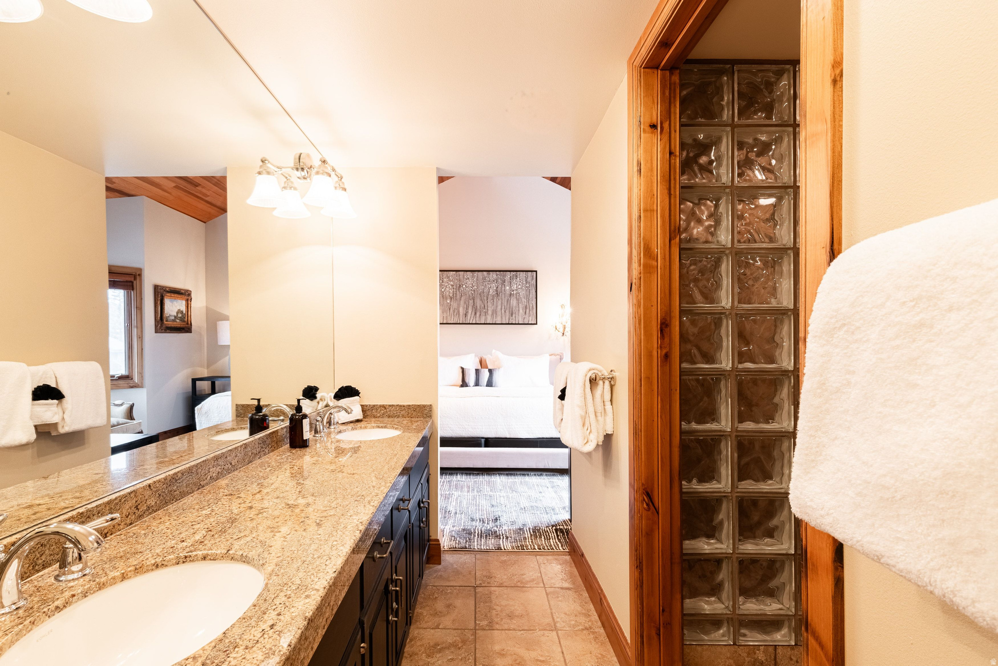 LAKESIDE - Residential Lease