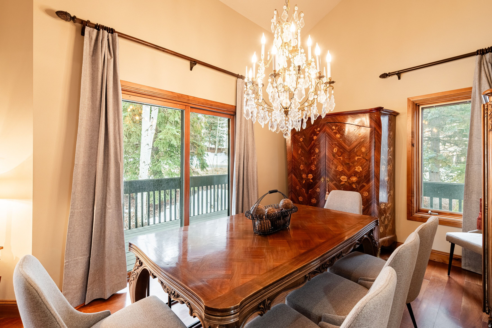LAKESIDE - Residential Lease