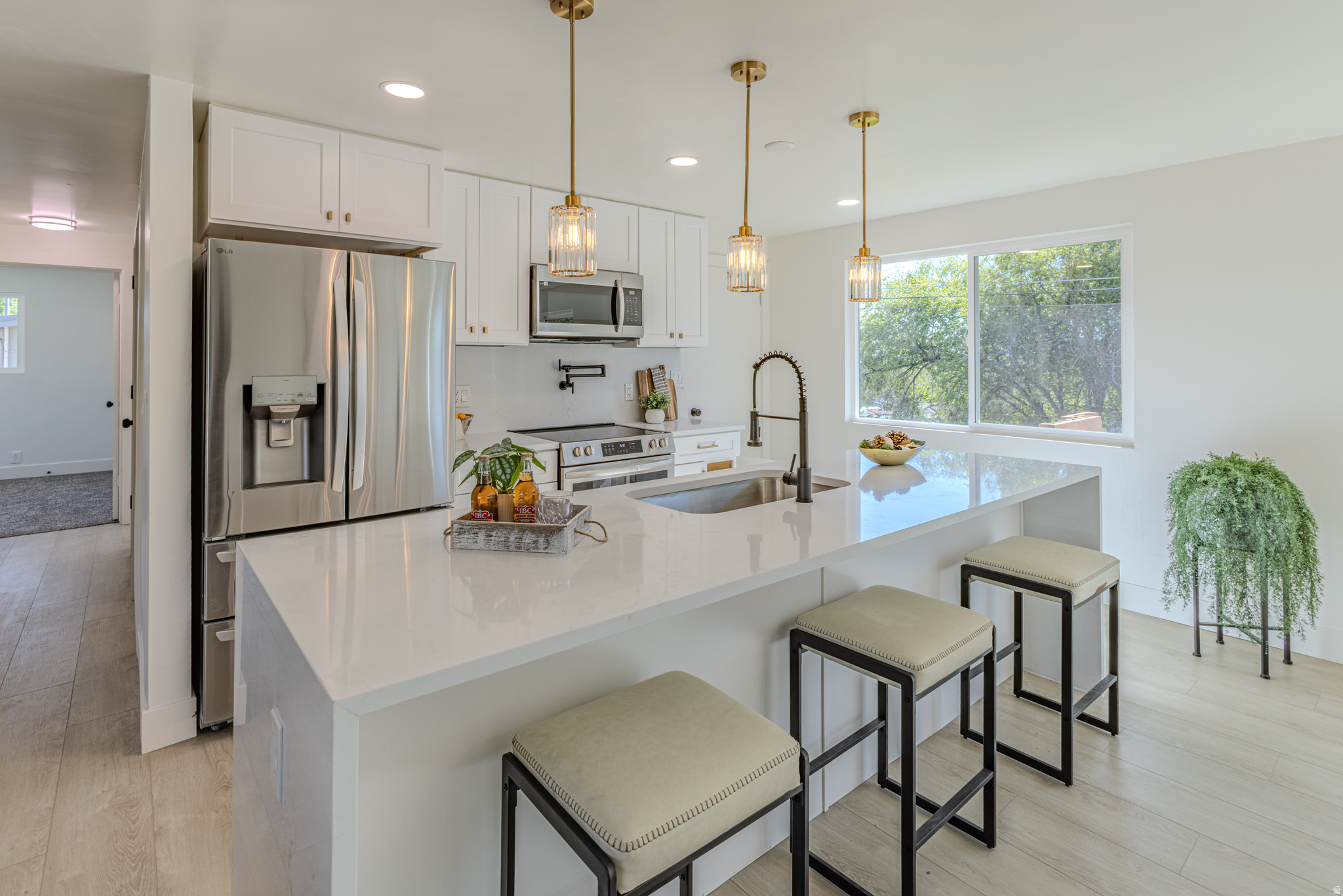 LAKEVIEW MANOR - Residential