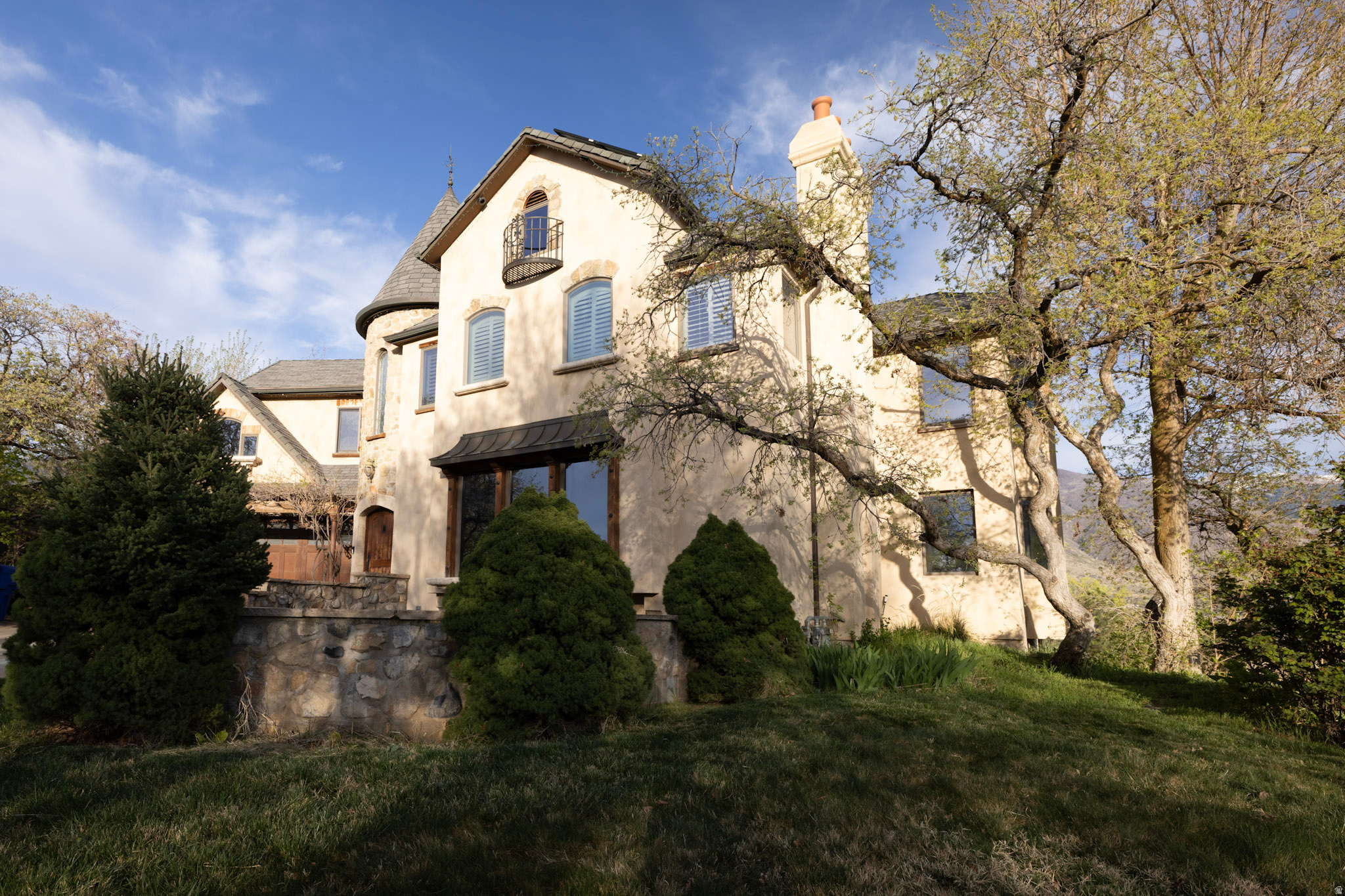 OAKRIDGE VILLAGE - Residential