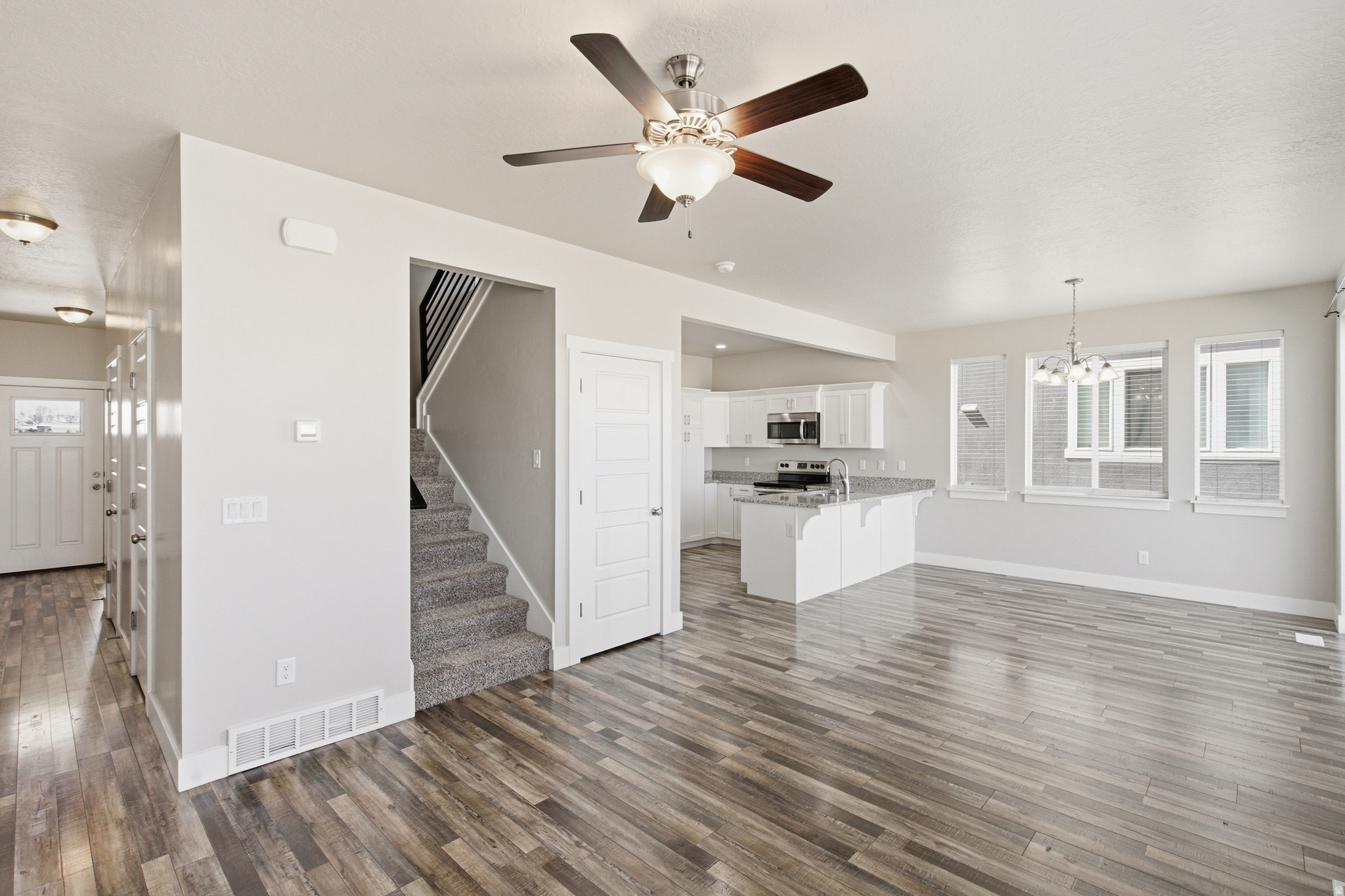PONY EXPRESS TOWNE - Residential