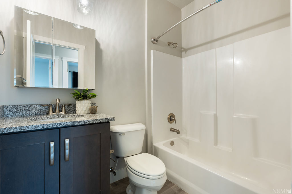 BLOOMINGTON HILLS - Residential