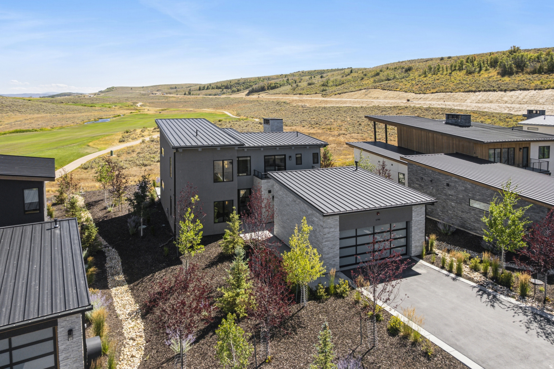 CLUBHOUSE VILLAS - Residential