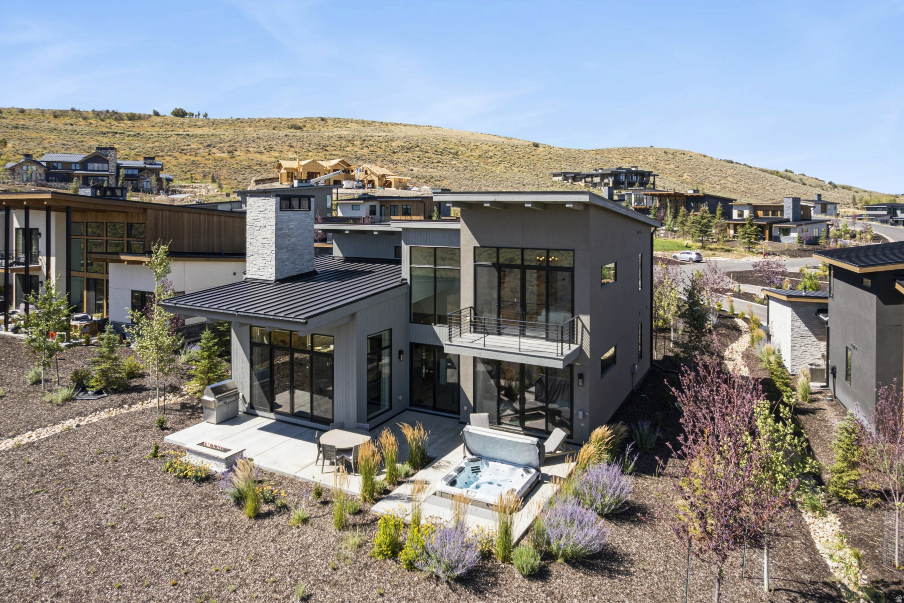 CLUBHOUSE VILLAS - Residential