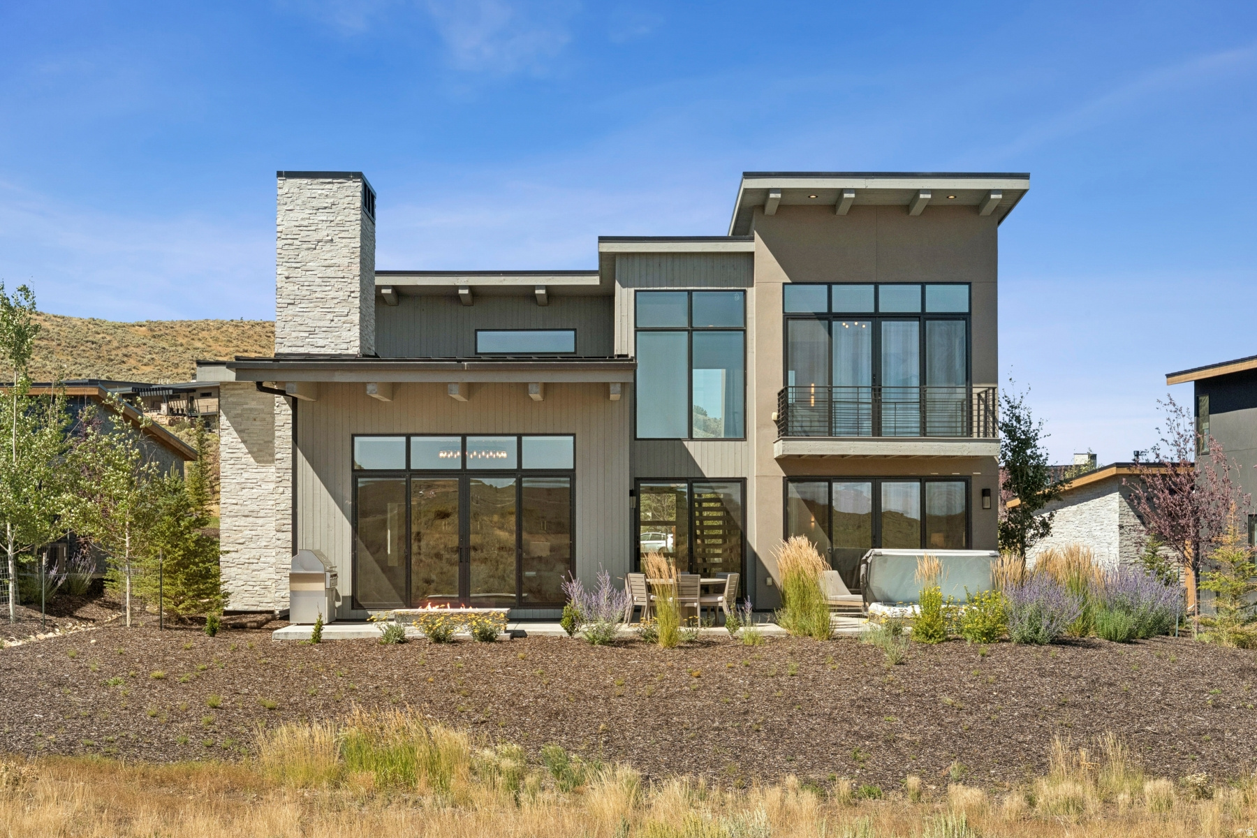 CLUBHOUSE VILLAS - Residential