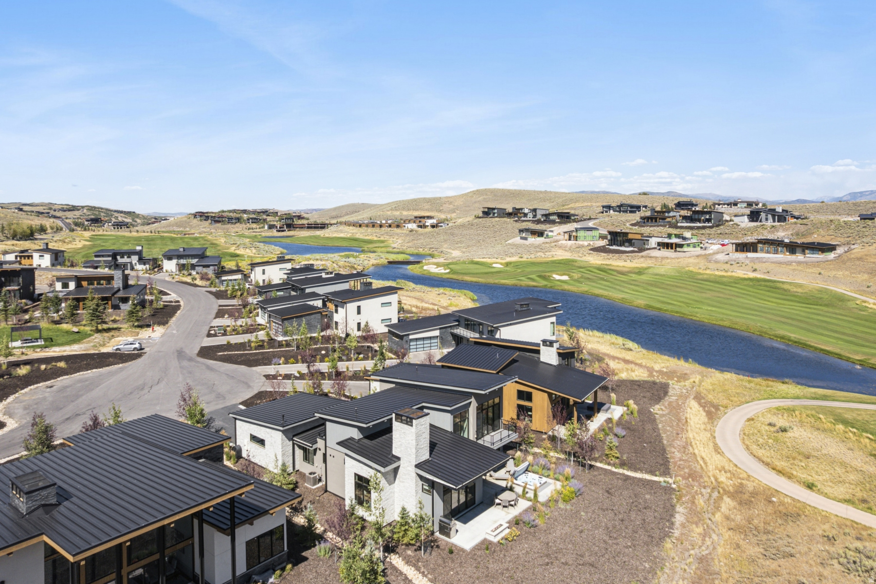 CLUBHOUSE VILLAS - Residential