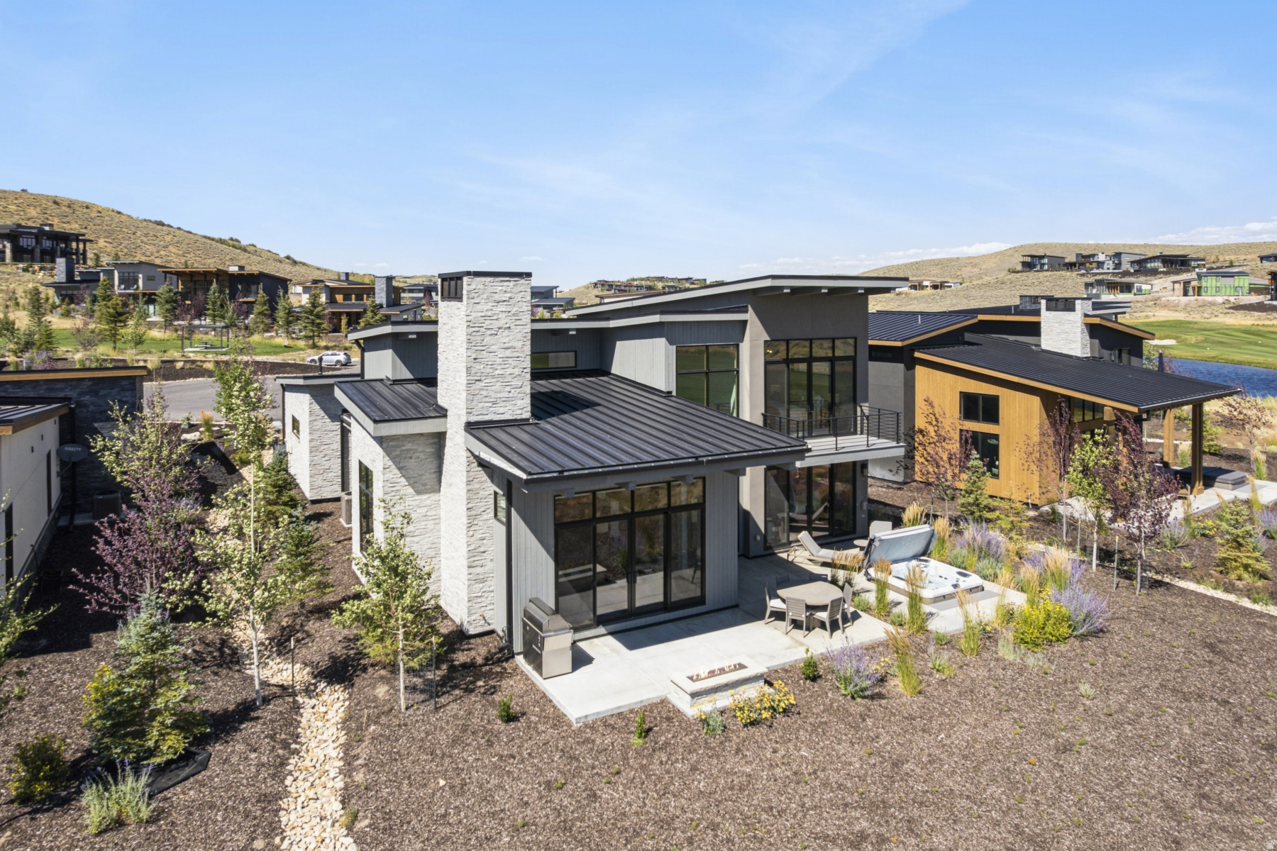 CLUBHOUSE VILLAS - Residential