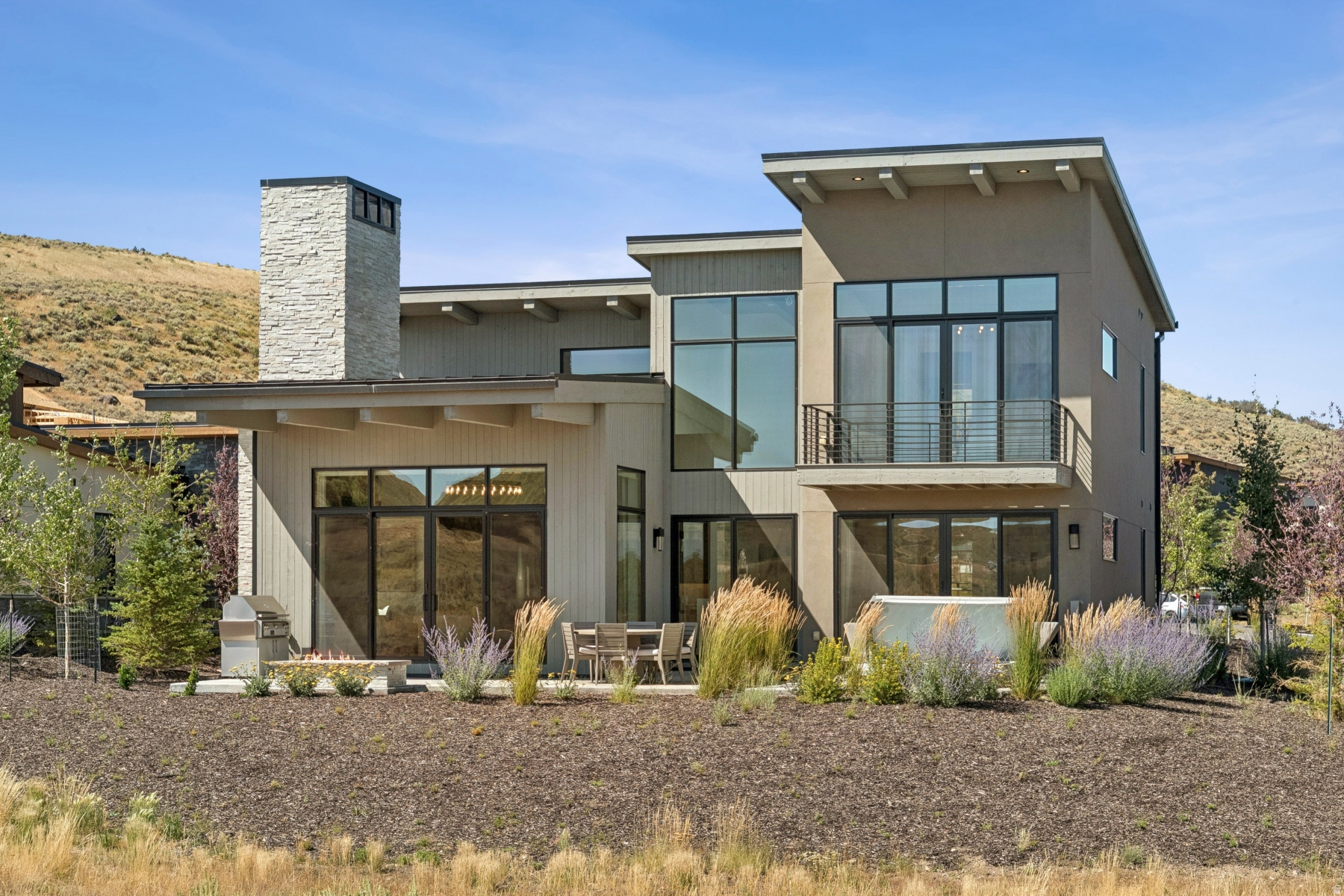 CLUBHOUSE VILLAS - Residential