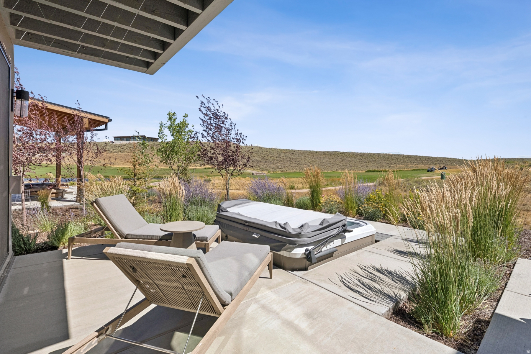 CLUBHOUSE VILLAS - Residential