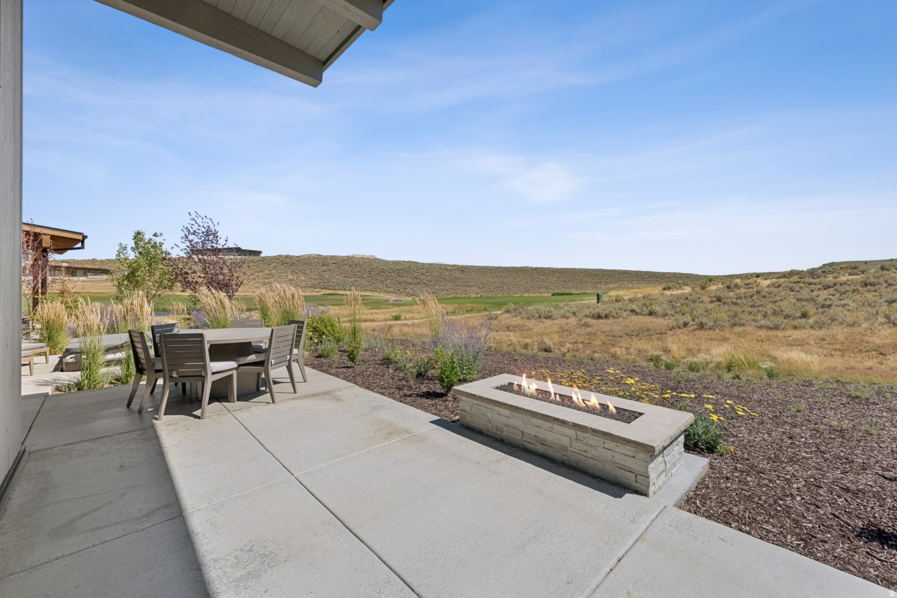 CLUBHOUSE VILLAS - Residential