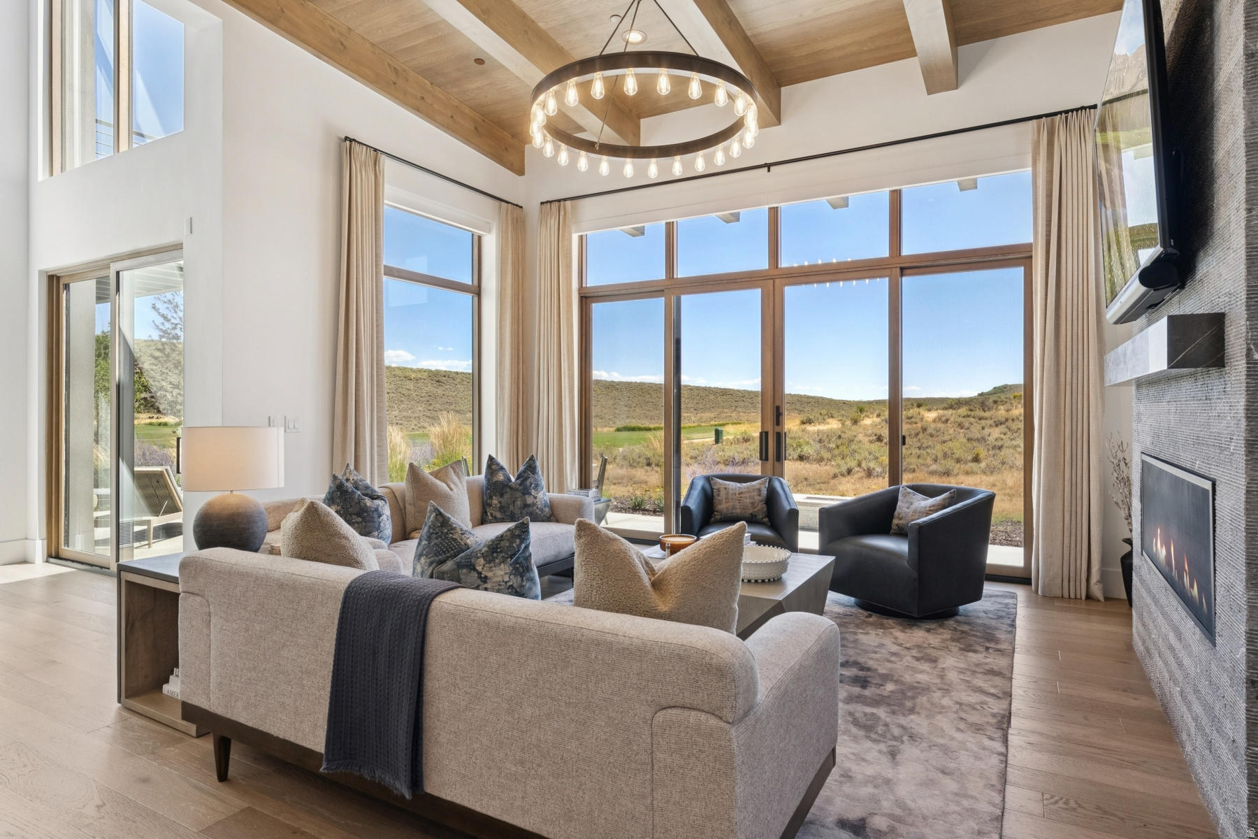 CLUBHOUSE VILLAS - Residential