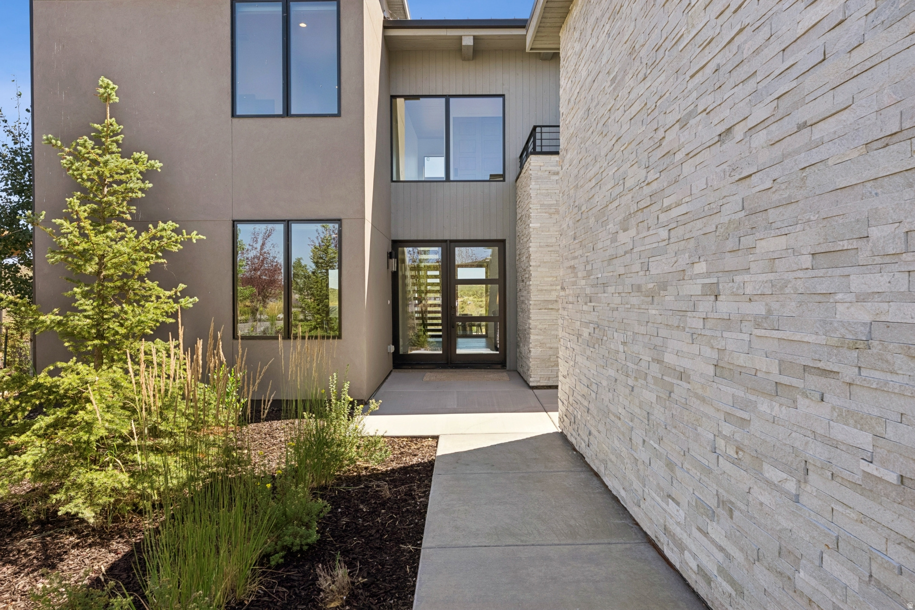 CLUBHOUSE VILLAS - Residential