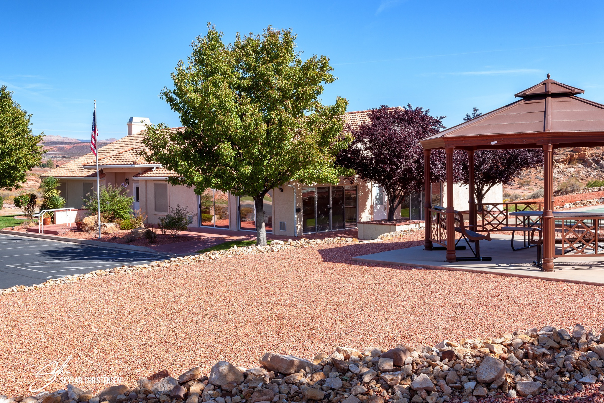 RIDGEPOINTE - Residential