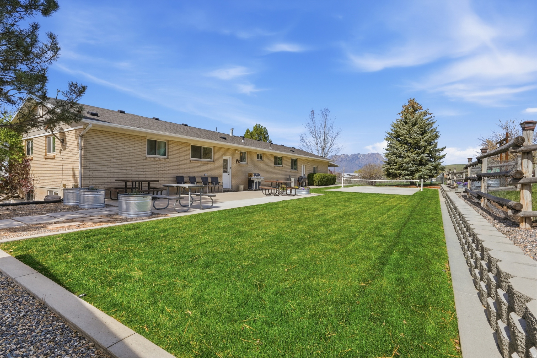 SPRING HOLLOW - Residential