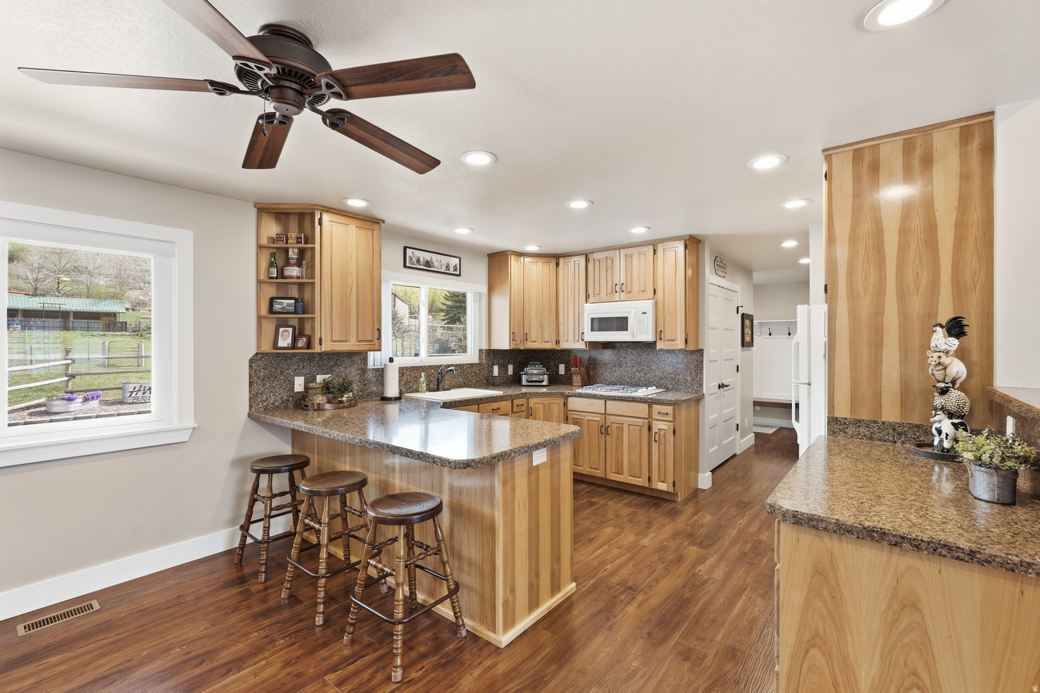 SPRING HOLLOW - Residential