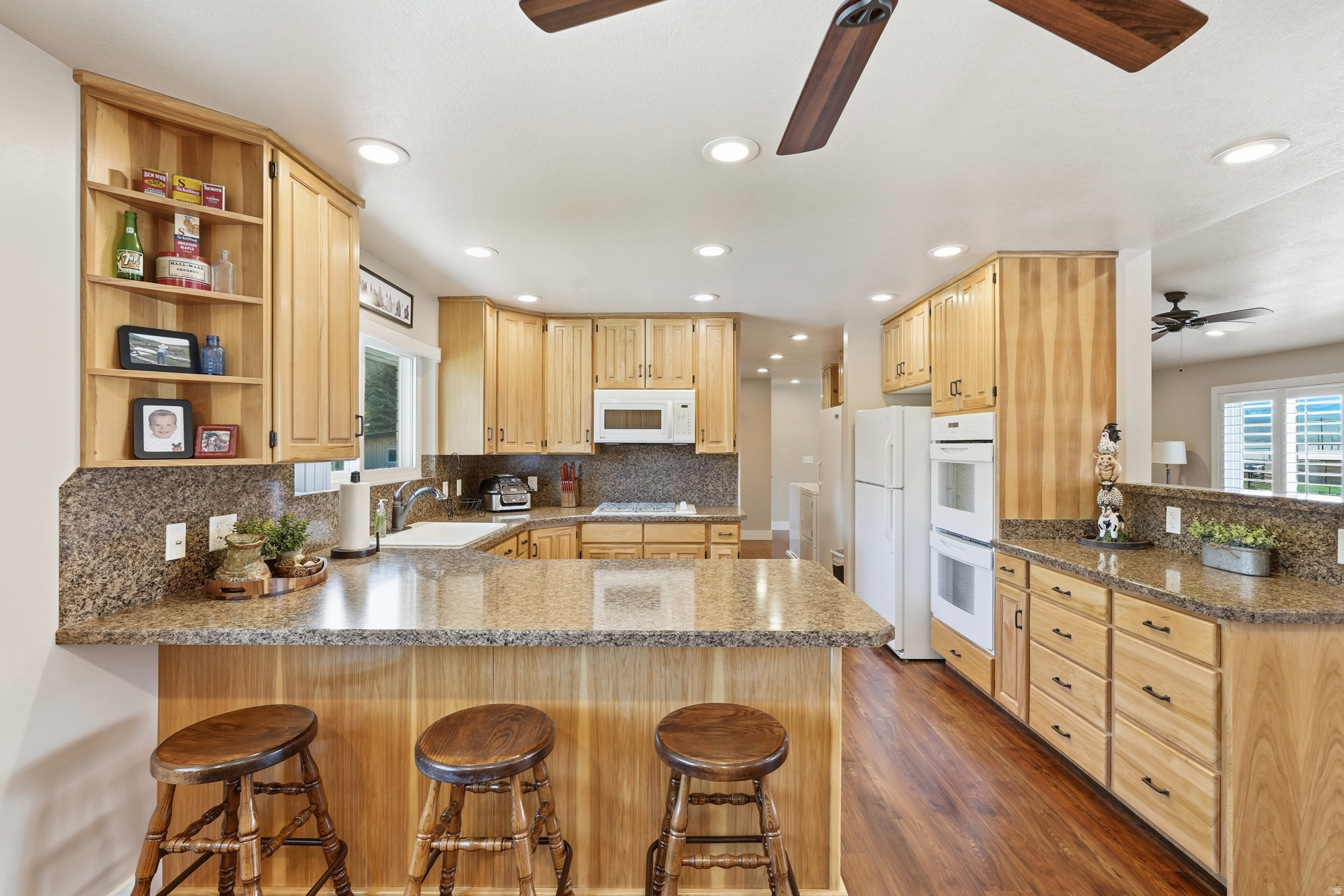 SPRING HOLLOW - Residential