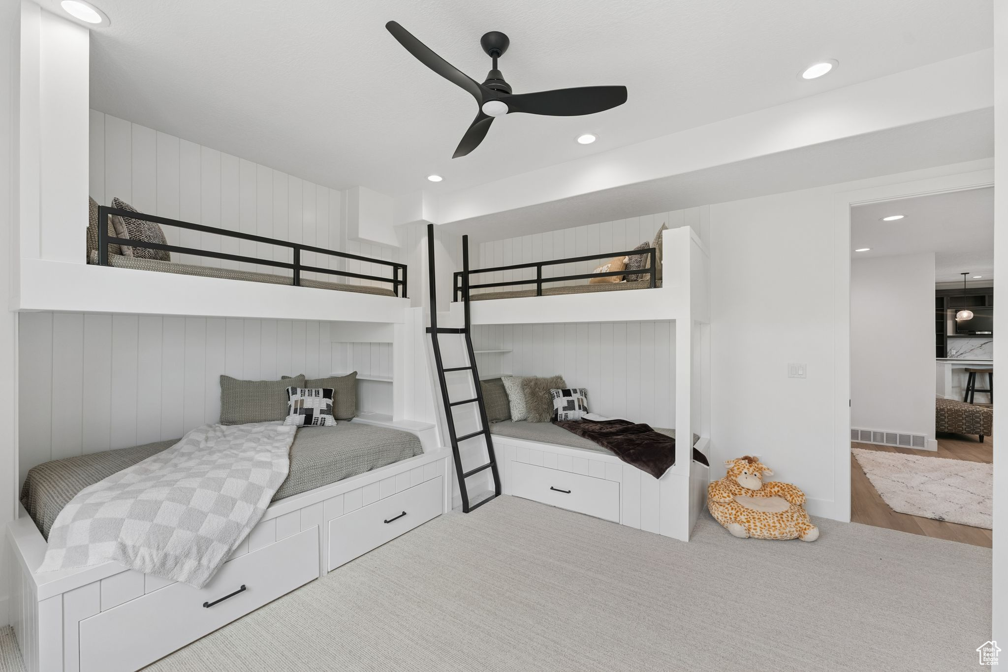 GOLDEN EAGLE - Residential