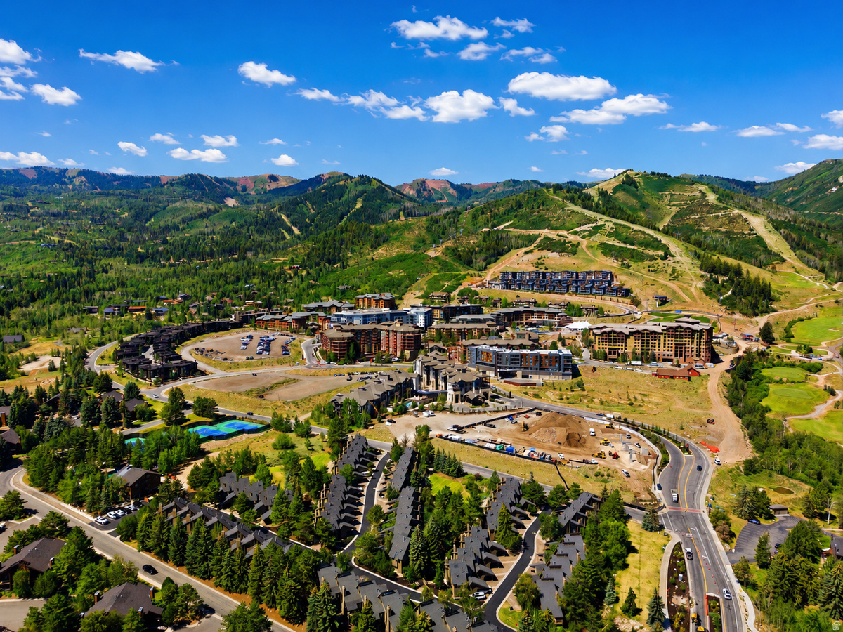 SILVERADO LODGE CONDOMINIUM - Residential