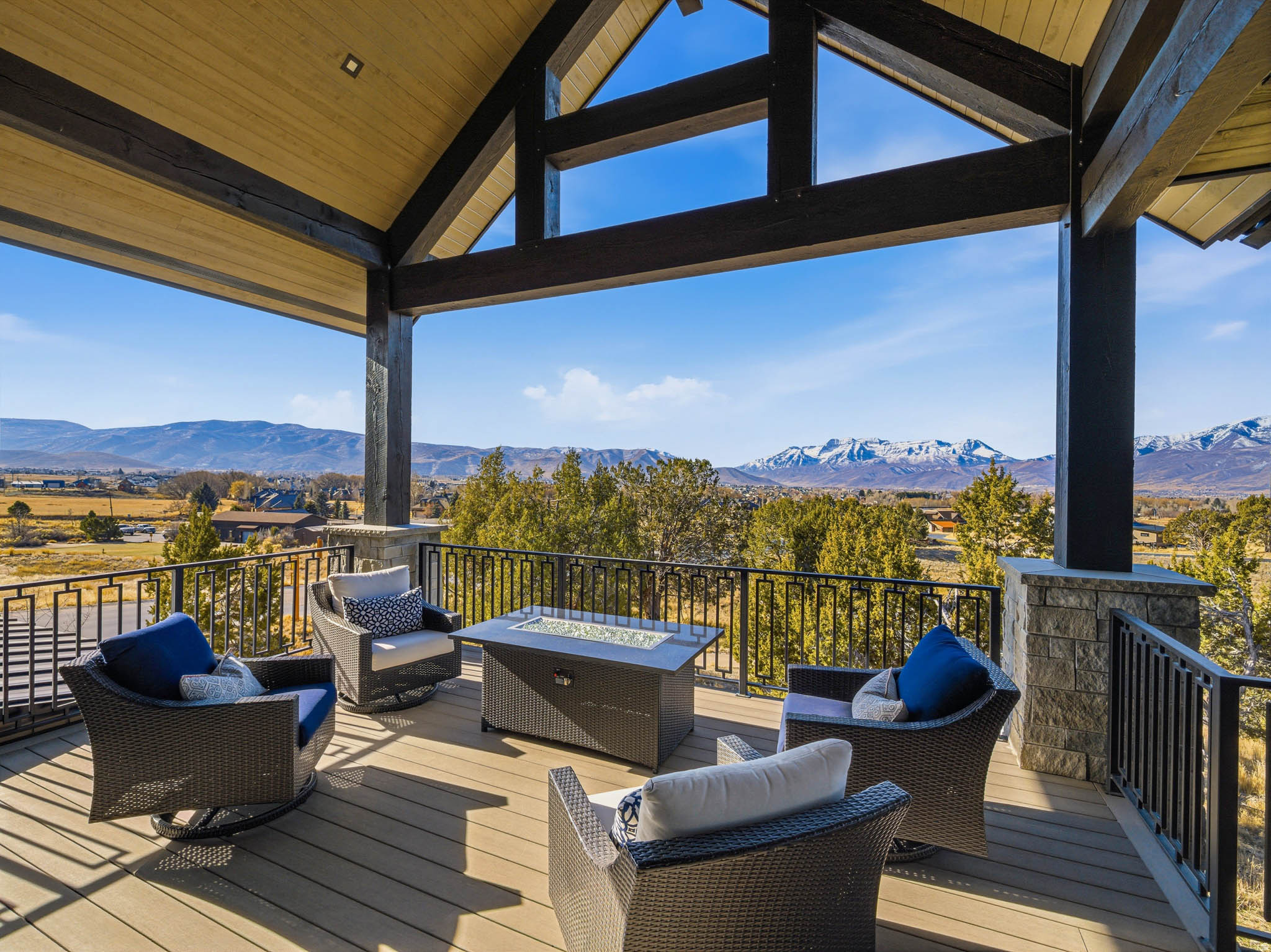 RED LEDGES - Residential